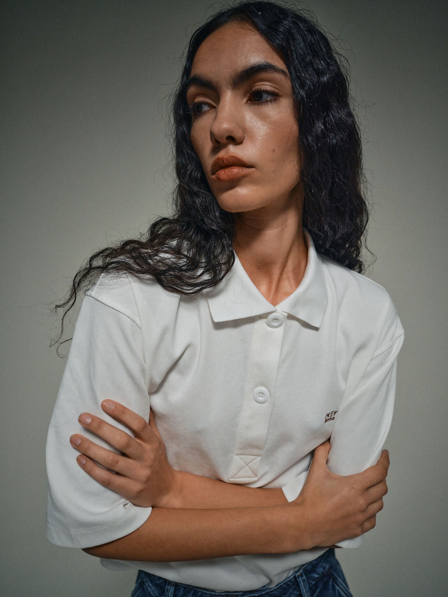 Modelshot / White / Detail